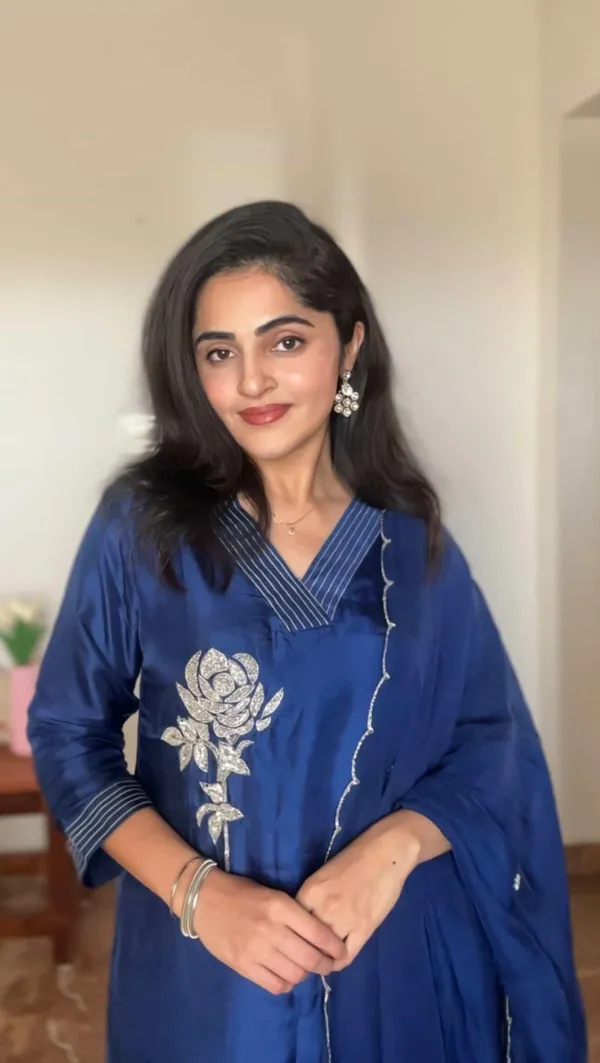 Blue_Pure_Dola_Silk_Suit_Set_For_Women