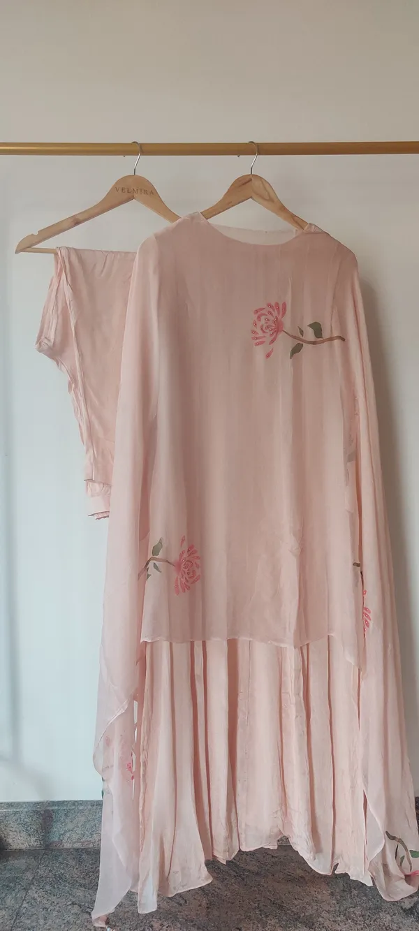Peach_Pure_Chinon_Hand_Painted_Suit_Set_with_Hand_embroidery_for_Women