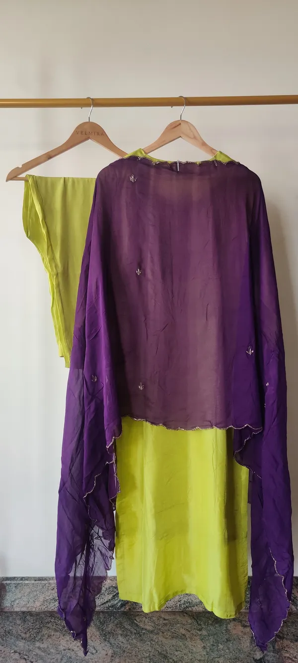 Green_And_Blue_Pure_Dola_Silk_Suit_For_Women