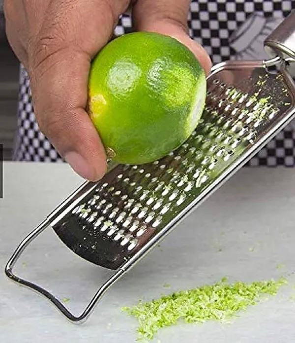 Stainless_Steel_Cheese_Grater_And_Pizza_Cutter_Wheel