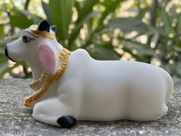 Cute_Mini_Kneeling_Cow_Pair_For_Car_And_Home_Decoration_Mini