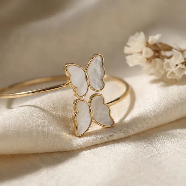 Elegant_Gold_And_White_Butterfly_Bracelet