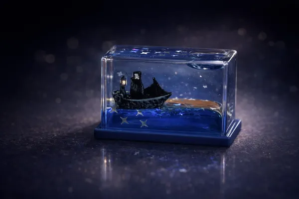 Starry_Night_Sailing_Ship_Decorative_Display_Box