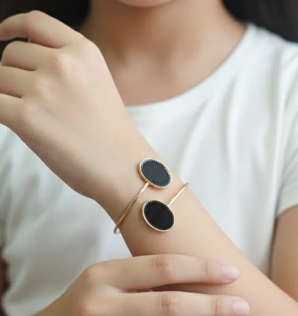 Anti_Tarnish_Stainless_Steel_Gold_And_Black_Stone_Oval_Bracelet_For_Kids