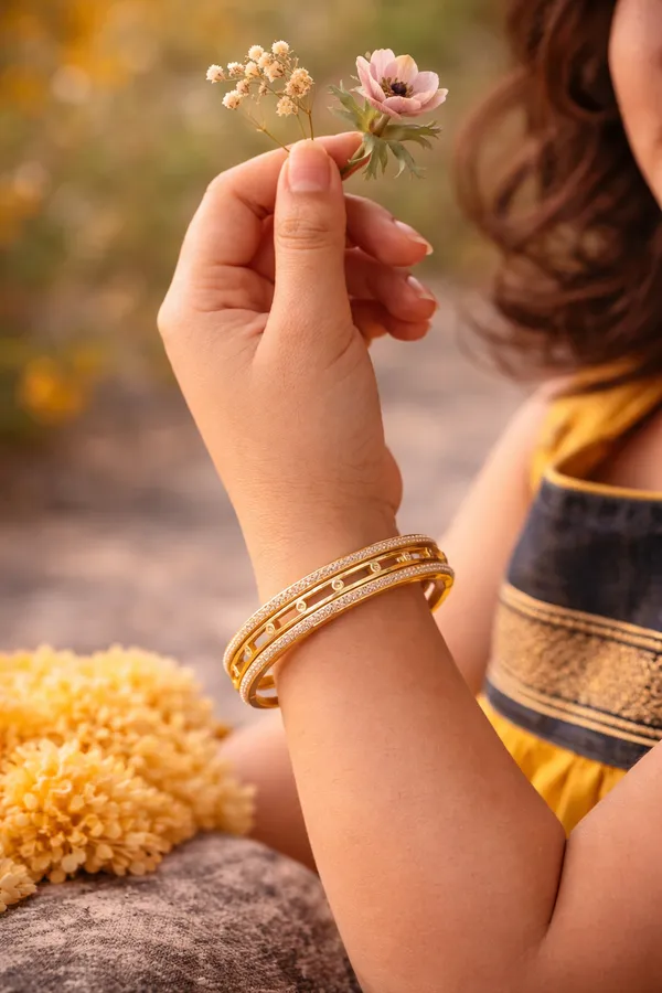 Elegant_Gold-Toned_Multi-Layer_Bangle