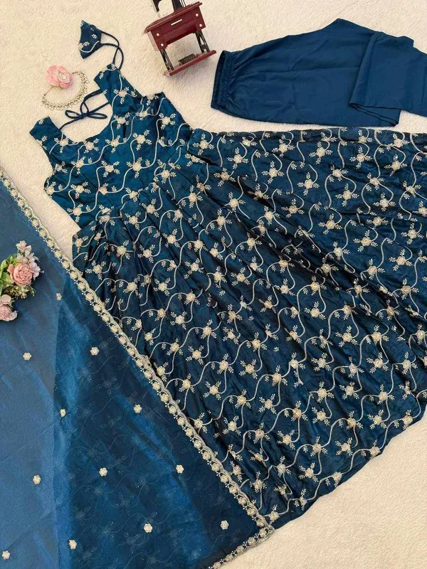 Blue_Fendy_Silk_Elegant_Ethnic_Festivals_Gown_For_Women