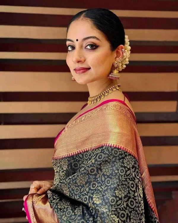 Green_Lichi_Silk_Beautiful_Designed_Grace_Saree_For_Women
