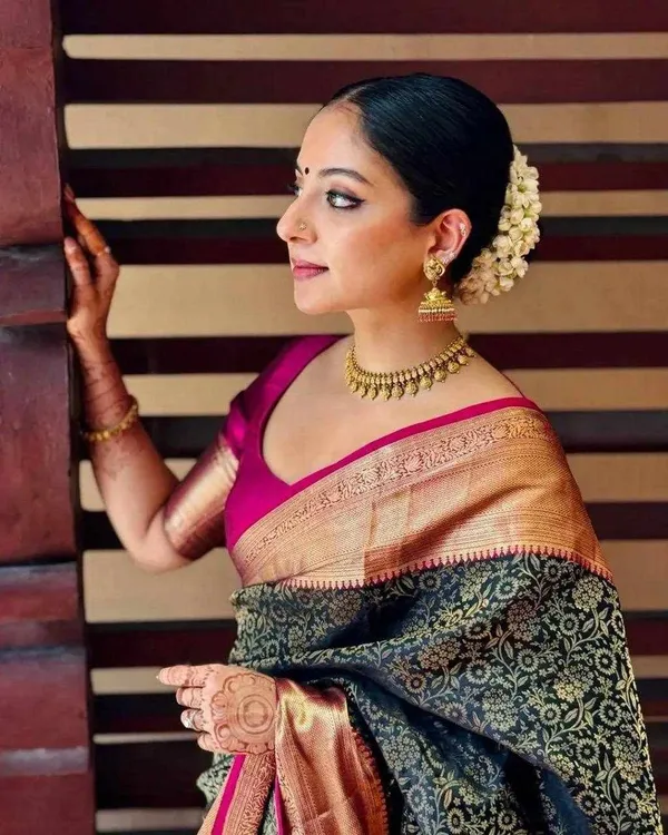 Green_Lichi_Silk_Beautiful_Designed_Grace_Saree_For_Women