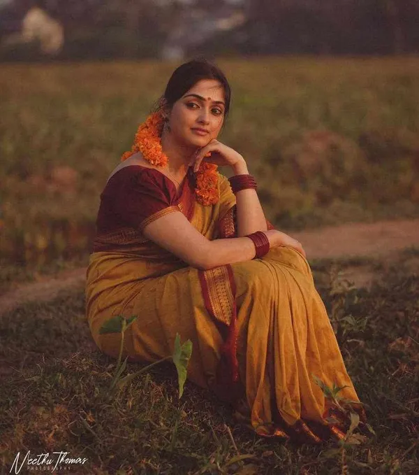 Mustard_Lichi_Silk_Red_Crafted_Modern_Elegance_Saree_For_Women
