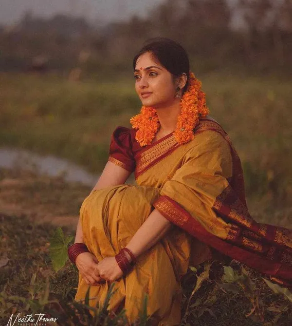Mustard_Lichi_Silk_Red_Crafted_Modern_Elegance_Saree_For_Women