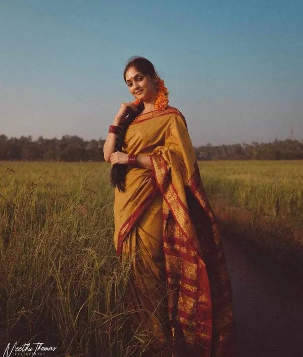 Mustard_Lichi_Silk_Red_Crafted_Modern_Elegance_Saree_For_Women