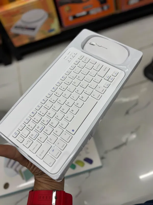 Multipurpose_Wirless_Mouse_And_Keyboard_Kit