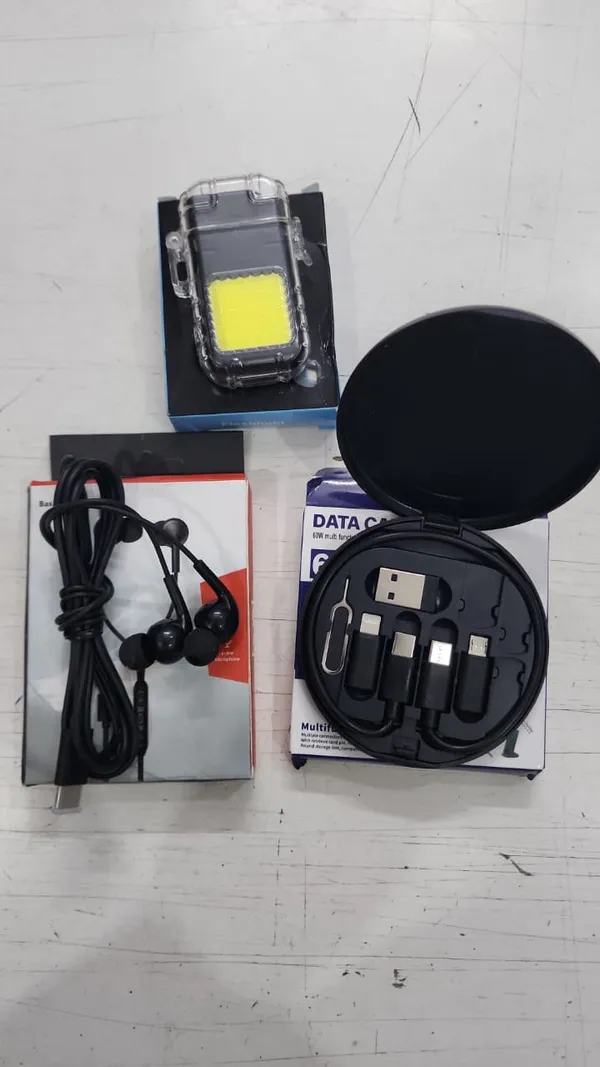 Multifunctional_Combo_Tyoe_C_Wired_Earphones_And_Data_Cable_Set_And_Emergency_Flash_Light