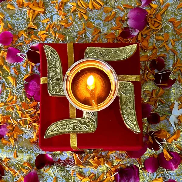 Golden_Swastik_Diya_For_Puja