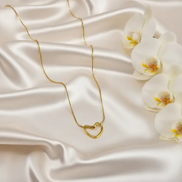Knotted_Gold_Heart_Pendant