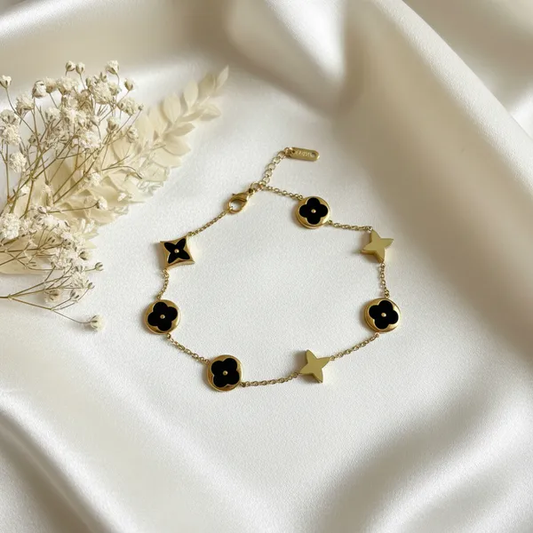 Gold_Clover_Floral_Charm_Bracelet