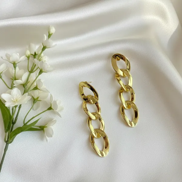 Gold_Graduated_Interlocking_Hoop_Drop_Earrings
