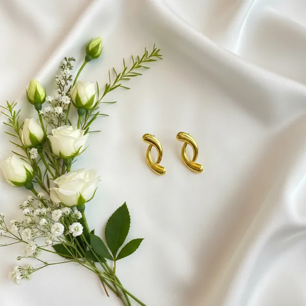 Gold_Infinity_Ribbon_Earrings