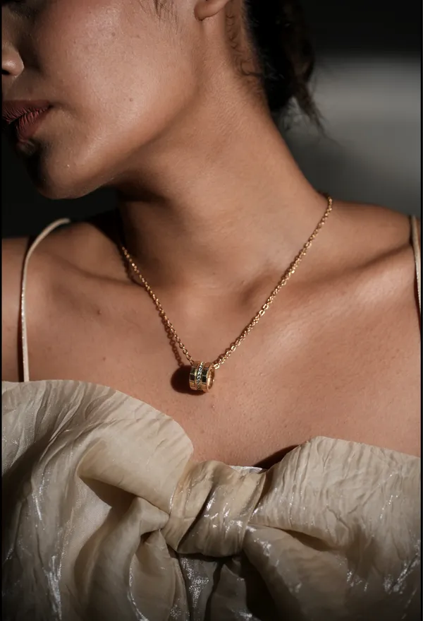 Dual_Harmony_Pendant_Necklace