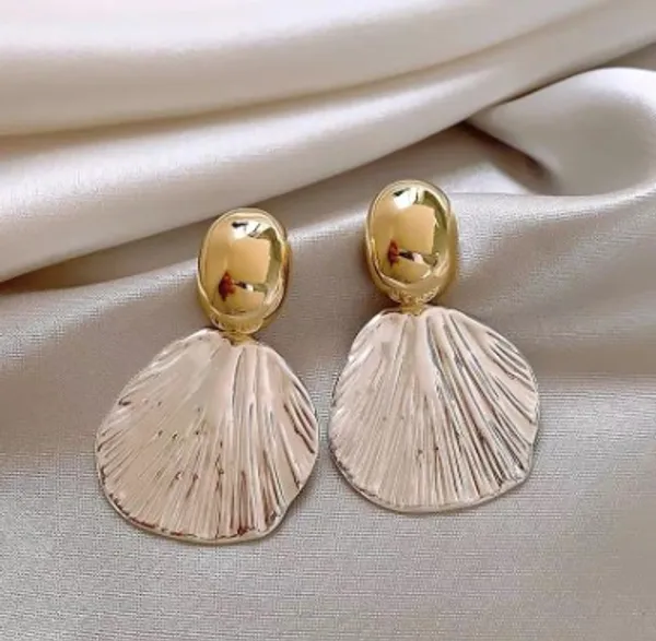 Two_Tone_Shell_Drop_Earrings_With_Gold_Stud
