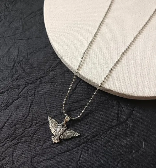 Stylish_Silver_Toned_Flying_Eagle_Pendant_Necklace_For_Men