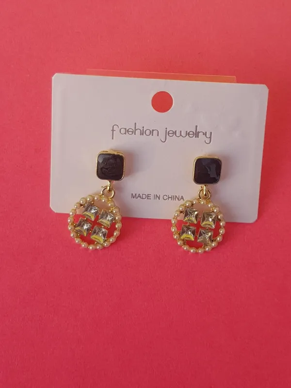 Gold_Toned_Black_Stone_Drop_Earrings_With_Crystal_Embellishments