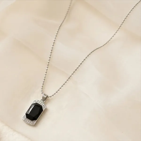 Black_Onyx_Stone_Pendant_Necklace_With_Silver_Chain
