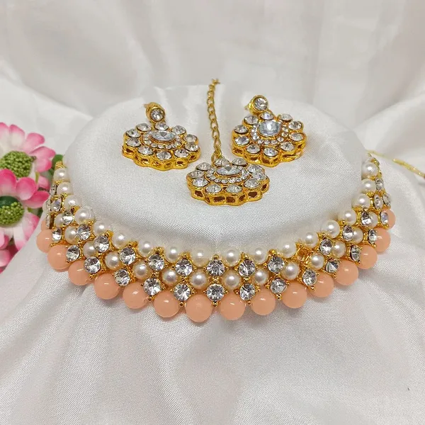 Golden_Pearl_And_Peach_Stone_Choker_Necklace_Set_With_Maang_Tikka_And_Earrings