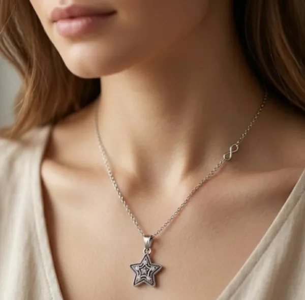 Sparkling_Star_Pendant_Necklace_With_Crystal_Detailing