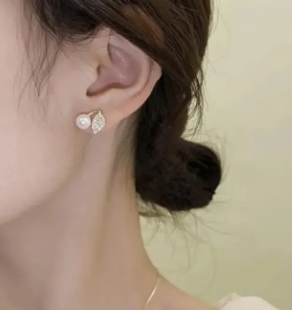 Pearl_And_Crystal_Leaf_Stud_Earrings_Gold_Tone