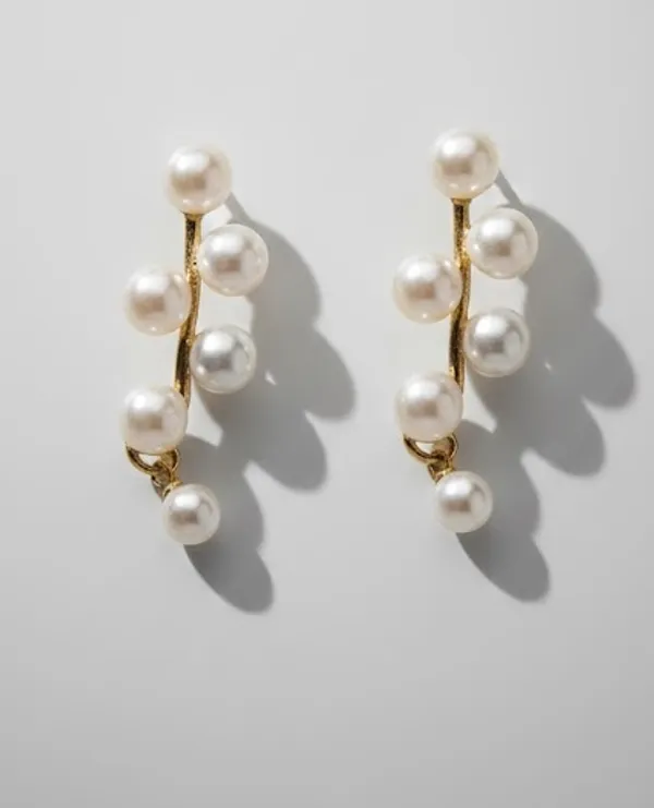 Elegant_Pearl_Drop_Earrings_With_Gold_Accent