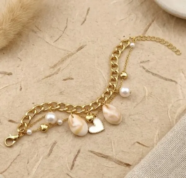 Gold_Chain_Bracelet_With_Pearl_And_Heart_Charms