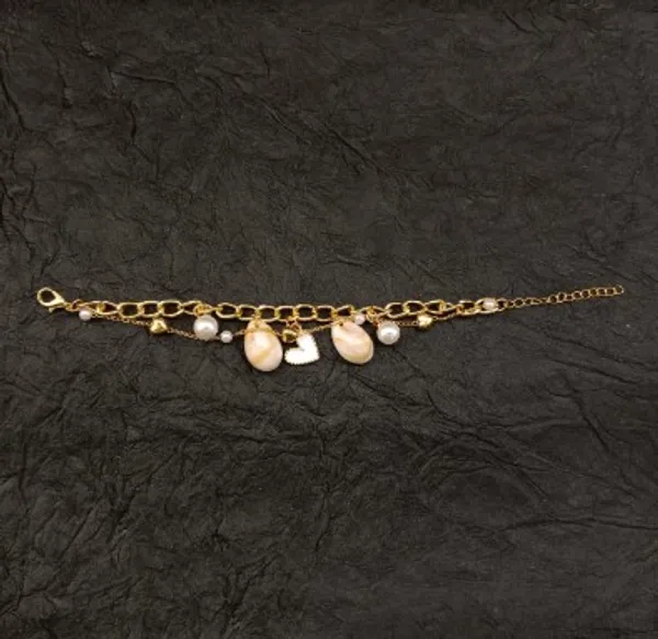 Gold_Chain_Bracelet_With_Pearl_And_Heart_Charms