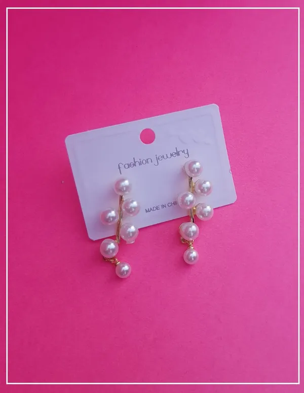 Elegant_Pearl_Drop_Earrings_With_Gold_Accent