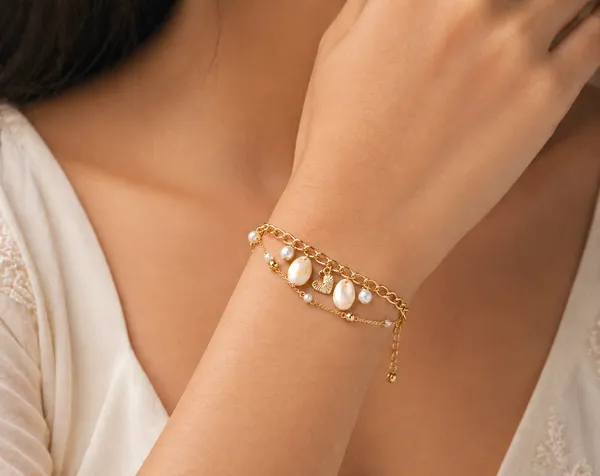 Gold_Chain_Bracelet_With_Pearl_And_Heart_Charms
