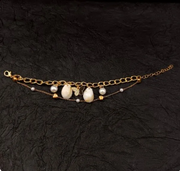Elegant_Pearl_And_Chain_Bracelet_With_Black_Accent_Beads