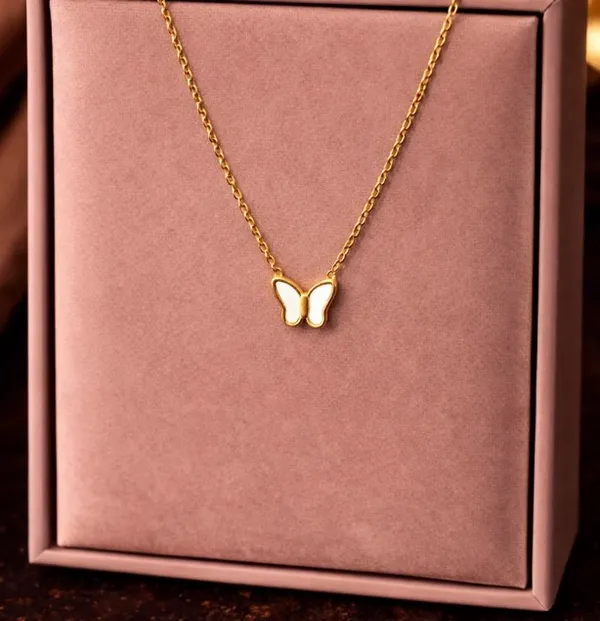 Elegant_Butterfly_Pendant_Gold_Tone_Necklace_For_Women