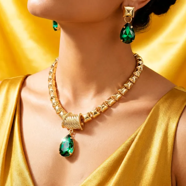 Yatiskar_Necklace_Anti-Tarnish_Emerald_Crystal_Set_With_Earrings