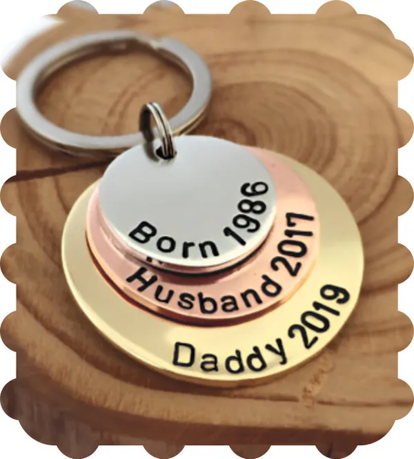 Multicolor_Metal_And_Gold_Plated_Keychain_For_Housewarming,_Couples,_Car_Keys