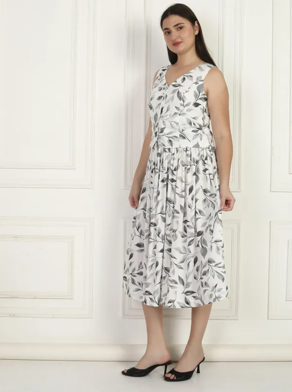 Women_White_Leaf_Skir_Top