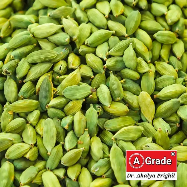 Betel_Nut_Supari_Whole_Areca_Nuts_And_Green_Cardamom_Pods_Elaichi_AGrade_Quality