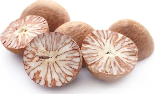 Betel_Nut_Supari_Whole_Areca_Nuts_And_Green_Cardamom_Pods_Elaichi_AGrade_Quality