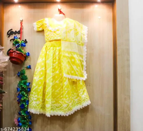 Yellow_Silk_Premium_And_Elegant_Saree_For_Girls