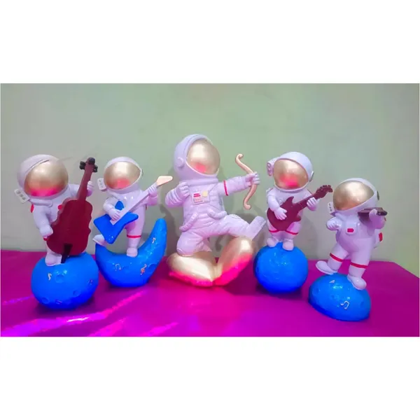 Multicolor_Astronaut_Musician_Figurines