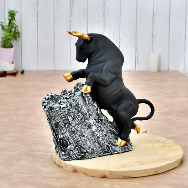 Black_Bull_Climbing_Rock_Resin_Figurine