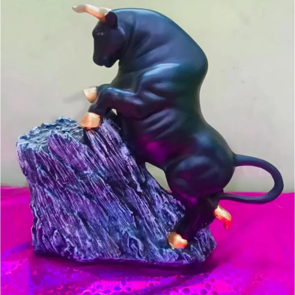Black_Bull_Climbing_Rock_Resin_Figurine