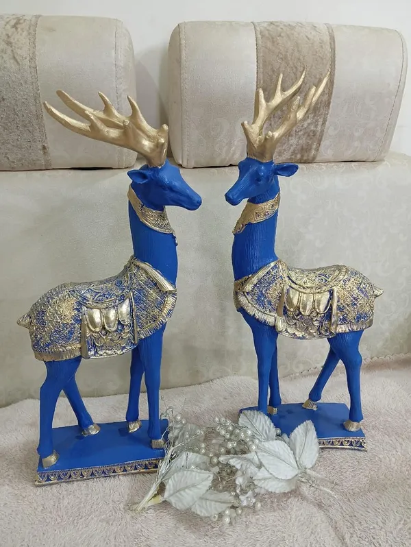 Multicolor_Resin_Reindeer_Figurine