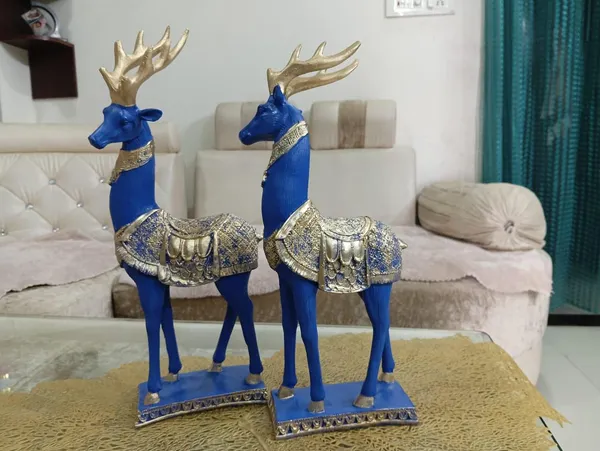 Multicolor_Resin_Reindeer_Figurine