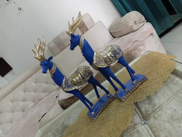Multicolor_Resin_Reindeer_Figurine