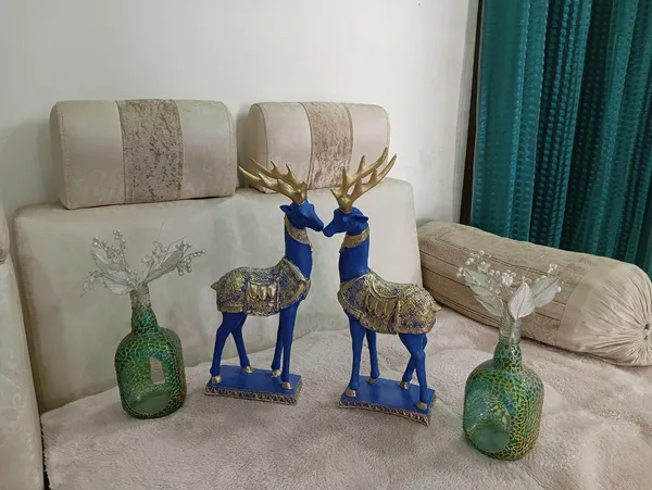 Multicolor_Resin_Reindeer_Figurine